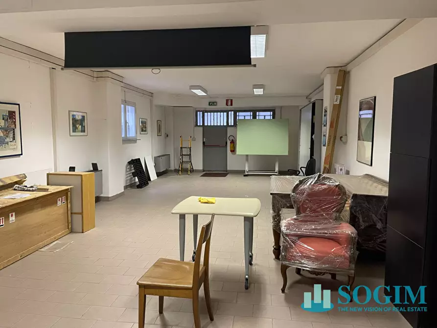 locale di sgombero in vendita a Cologno Monzese