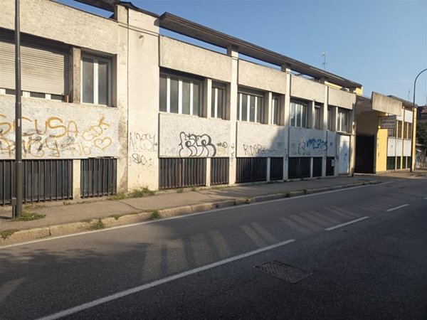locale commerciale in vendita a Cologno Monzese