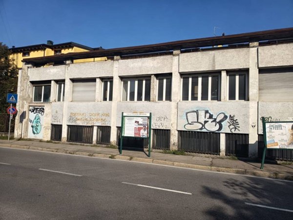 locale commerciale in vendita a Cologno Monzese
