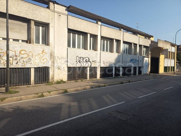 negozio in vendita a Cologno Monzese