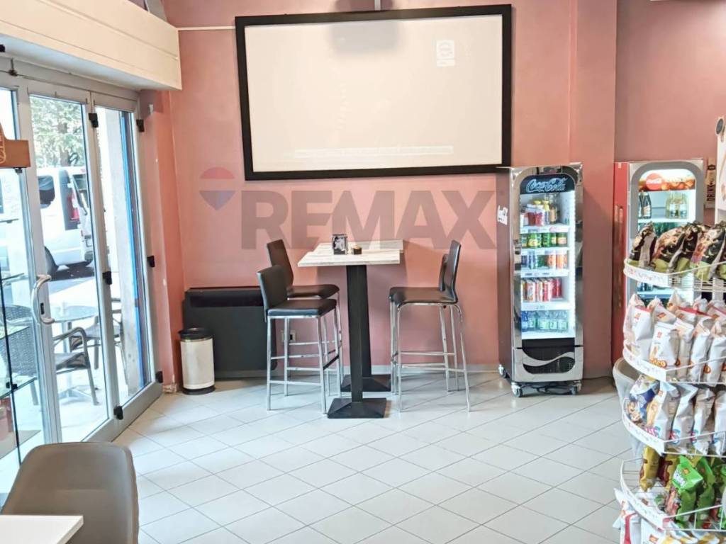 negozio in vendita a Cologno Monzese in zona San Maurizio al Lambro