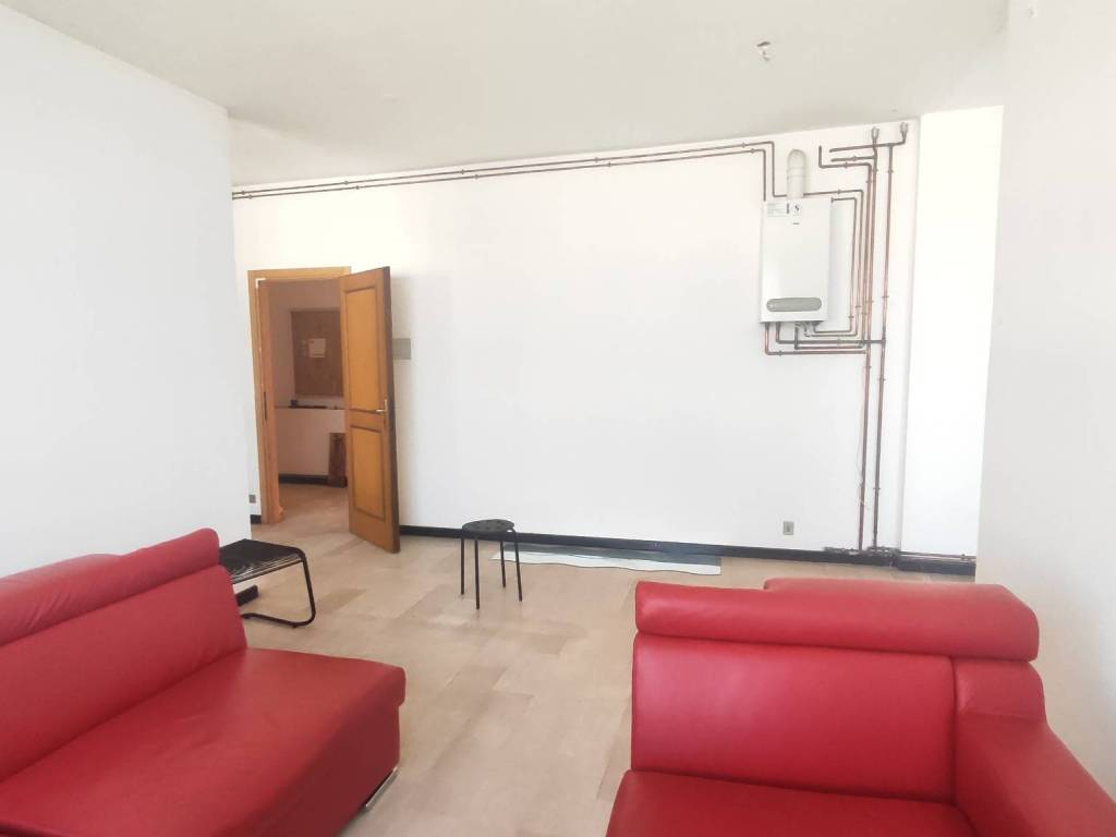 locale commerciale in vendita a Cologno Monzese in zona San Maurizio al Lambro