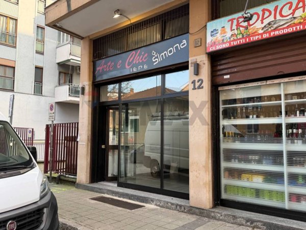 negozio in vendita a Cologno Monzese