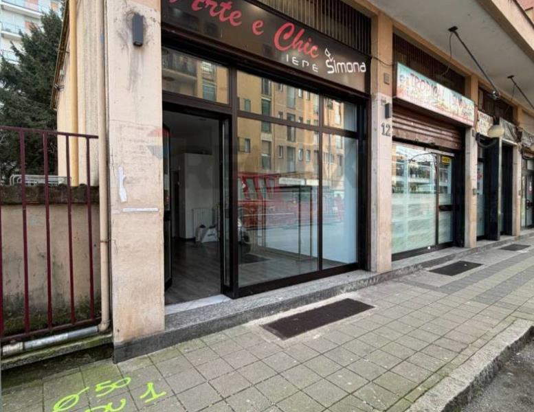 negozio in vendita a Cologno Monzese