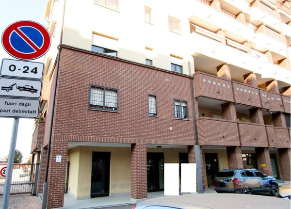 negozio in vendita a Cologno Monzese in zona San Maurizio al Lambro