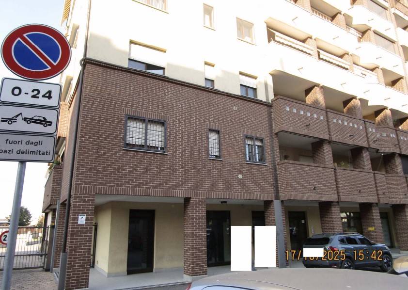 negozio in vendita a Cologno Monzese in zona San Maurizio al Lambro