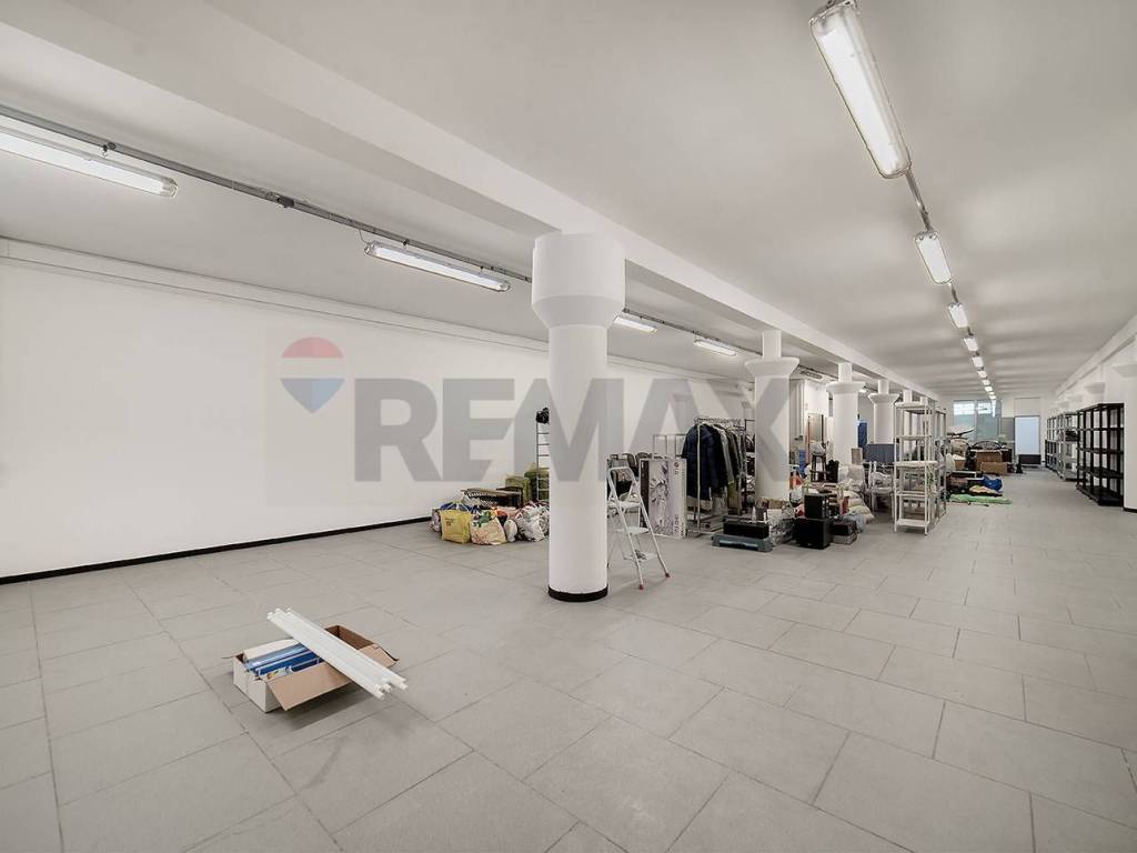 negozio in vendita a Cologno Monzese