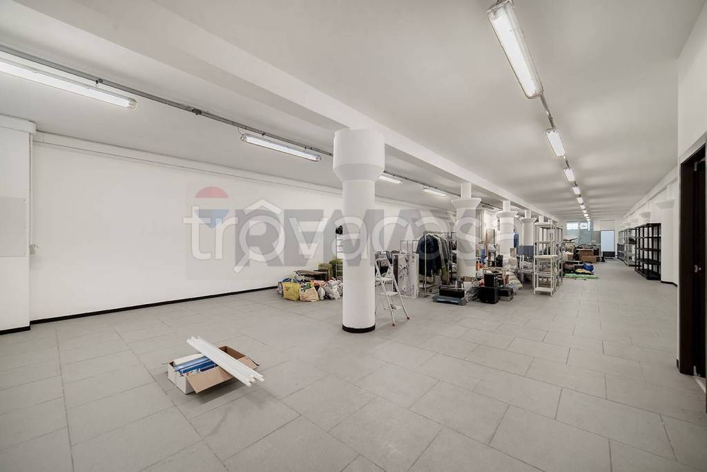 negozio in vendita a Cologno Monzese