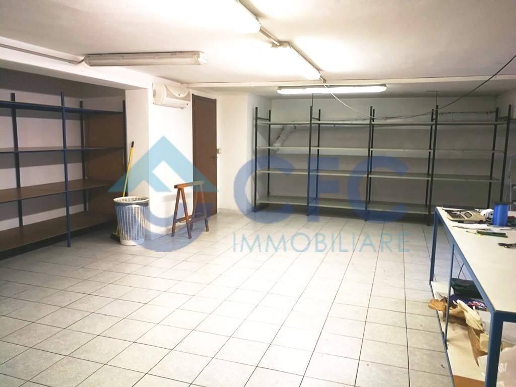 locale commerciale in vendita a Cologno Monzese in zona San Maurizio al Lambro