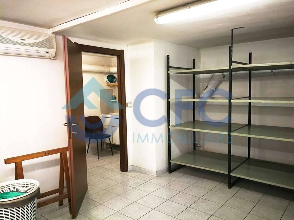 locale commerciale in vendita a Cologno Monzese in zona San Maurizio al Lambro