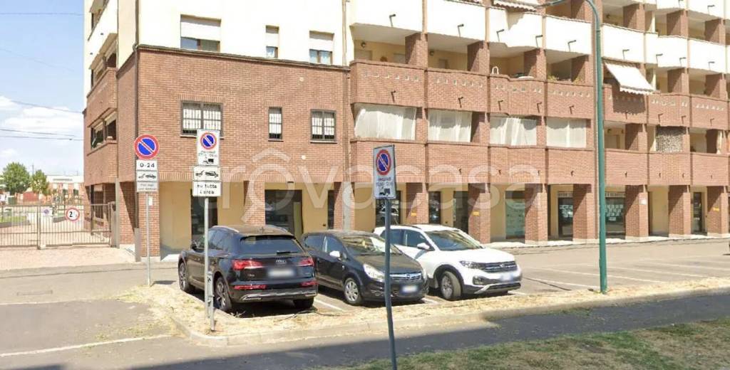 negozio in vendita a Cologno Monzese in zona San Maurizio al Lambro