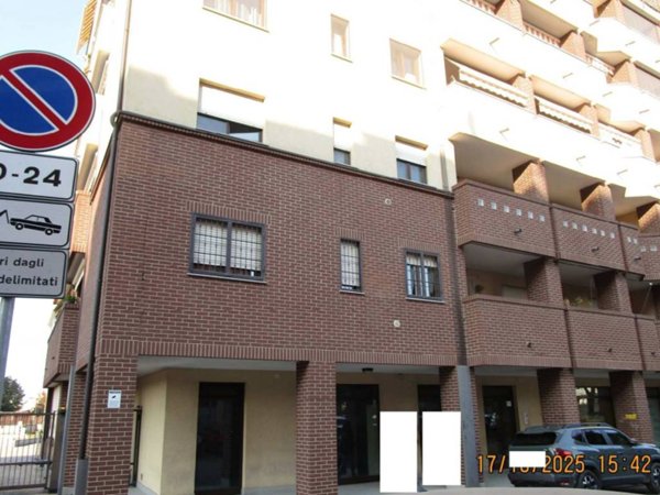 negozio in vendita a Cologno Monzese in zona San Maurizio al Lambro