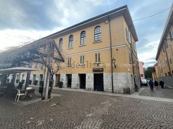locale commerciale in vendita a Cologno Monzese