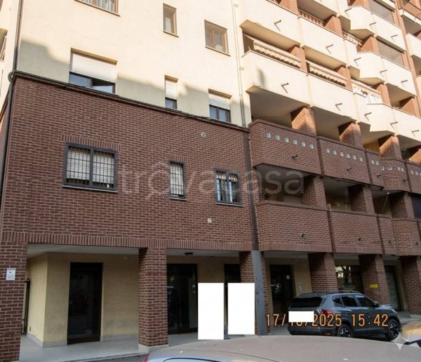 negozio in vendita a Cologno Monzese in zona San Maurizio al Lambro