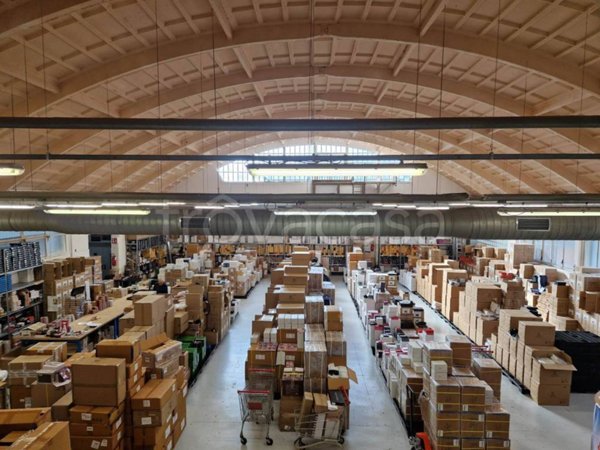 locale commerciale in vendita a Cologno Monzese
