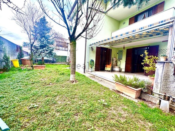 casa indipendente in vendita a Cologno Monzese