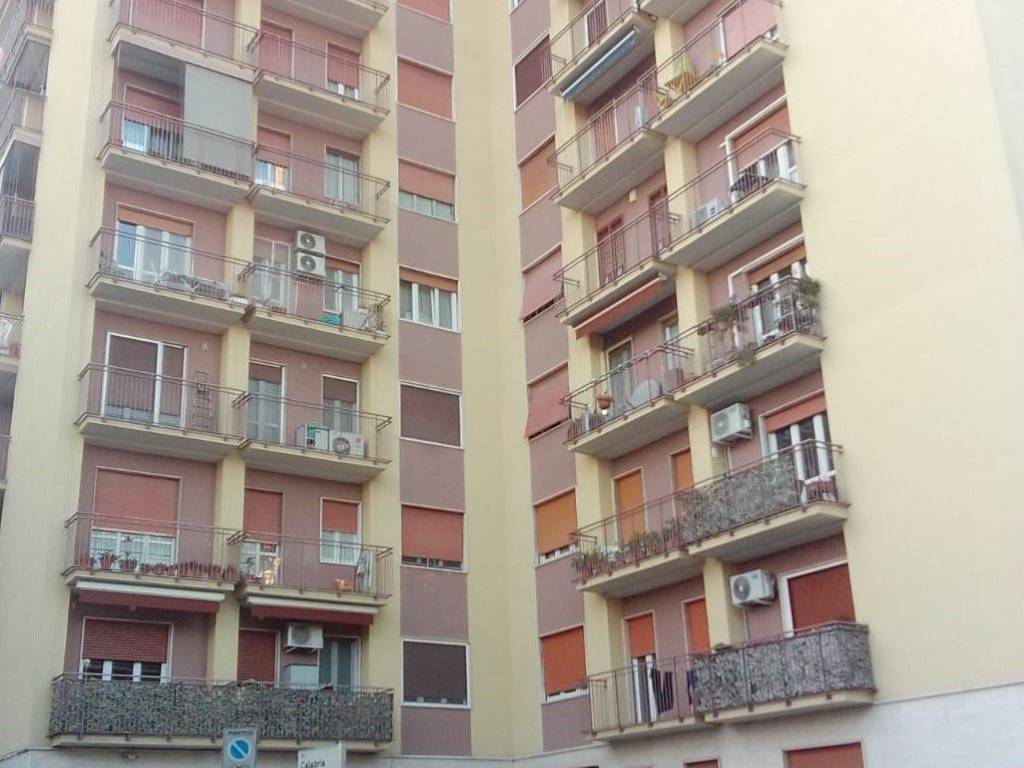 locale commerciale in vendita a Cologno Monzese