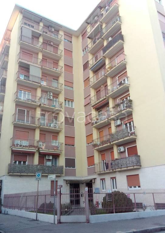 locale commerciale in vendita a Cologno Monzese