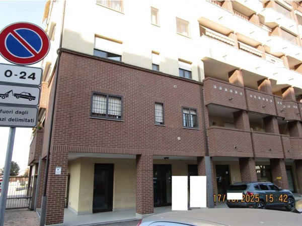 negozio in vendita a Cologno Monzese in zona San Maurizio al Lambro