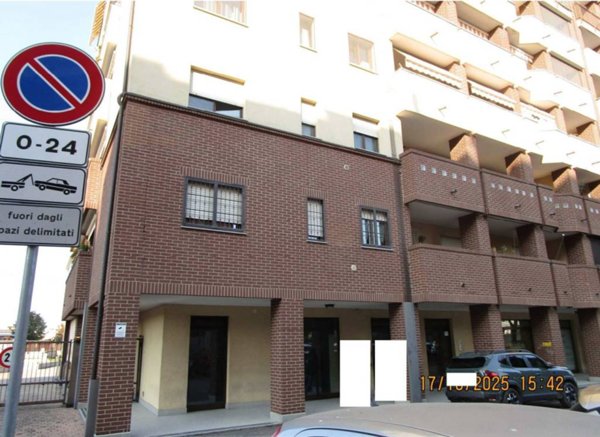 negozio in vendita a Cologno Monzese in zona San Maurizio al Lambro