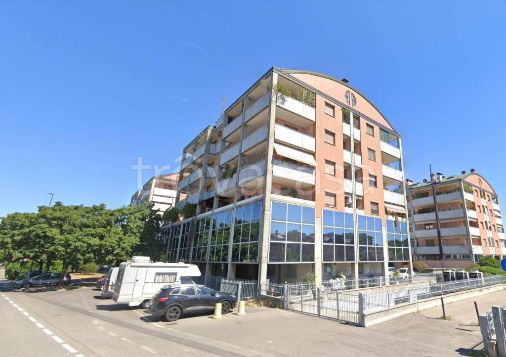 locale commerciale in vendita a Cologno Monzese