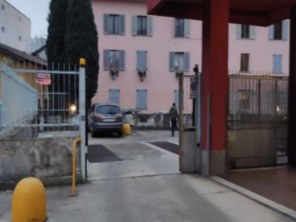 locale commerciale in vendita a Cologno Monzese