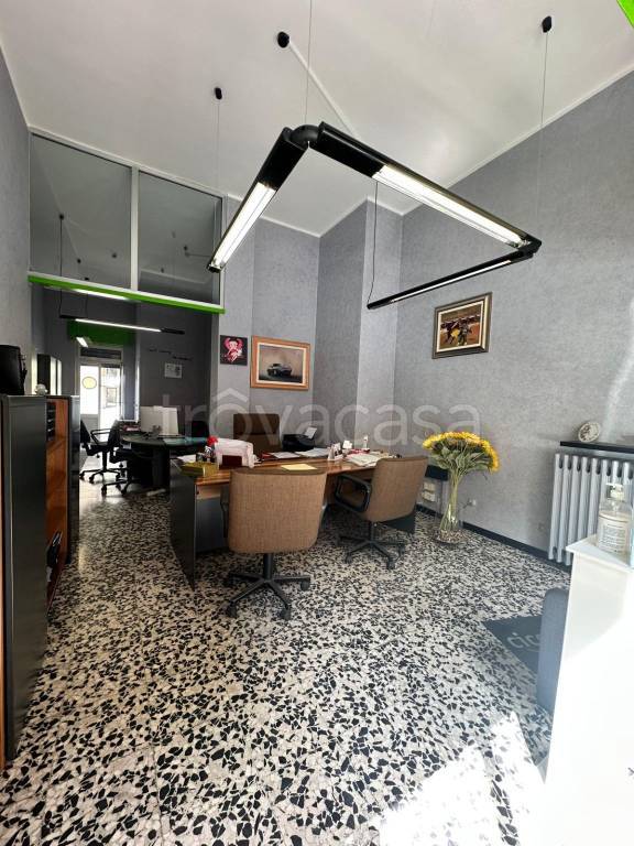 negozio in vendita a Cologno Monzese