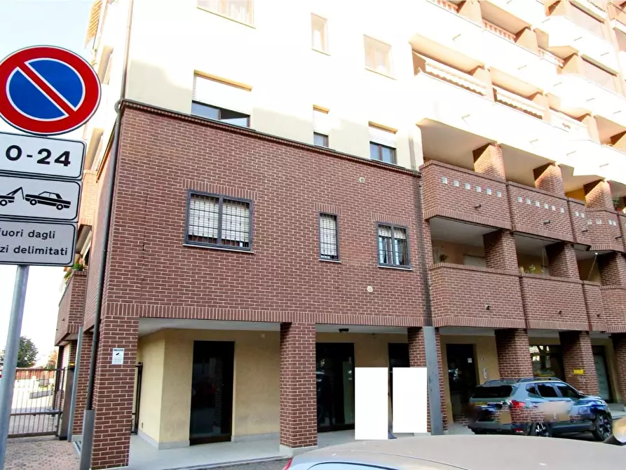 negozio in vendita a Cologno Monzese in zona San Maurizio al Lambro