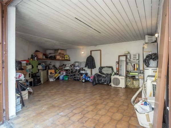 locale di sgombero in vendita a Cologno Monzese