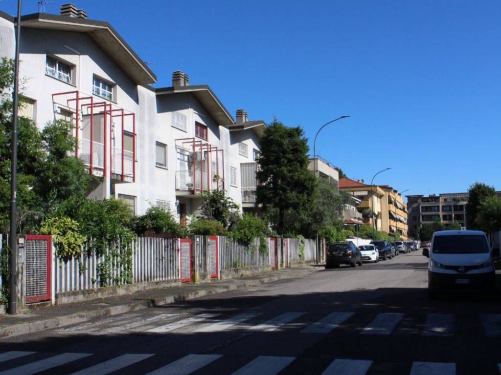 casa indipendente in vendita a Cologno Monzese in zona San Maurizio al Lambro