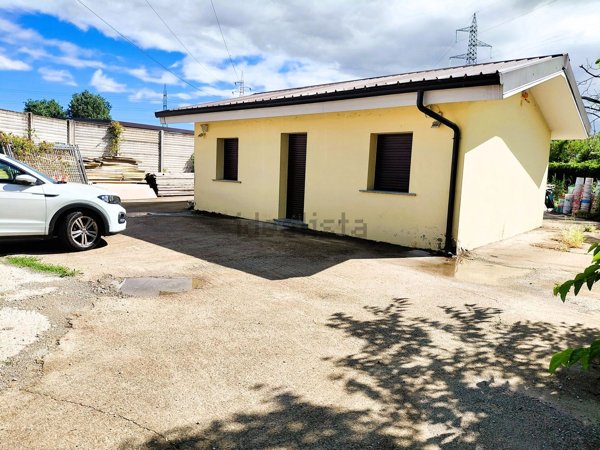 locale di sgombero in vendita a Cologno Monzese