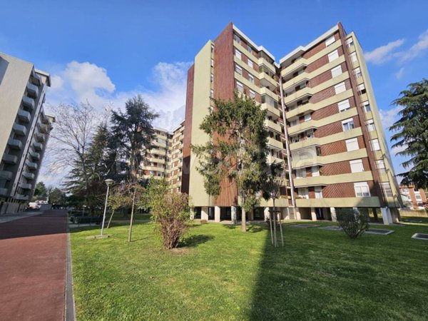 appartamento in vendita a Cologno Monzese in zona San Maurizio al Lambro