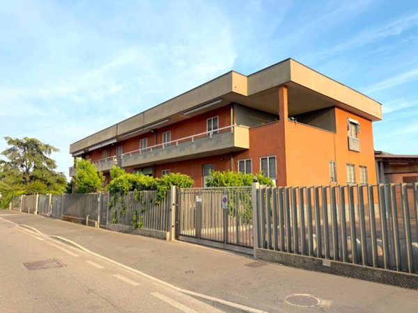 intera palazzina in vendita a Cologno Monzese in zona San Maurizio al Lambro