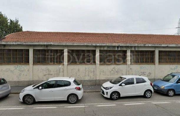 locale commerciale in vendita a Cologno Monzese in zona San Maurizio al Lambro