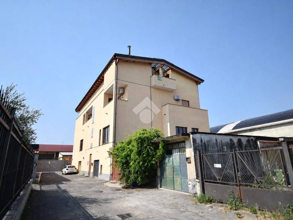 intera palazzina in vendita a Cologno Monzese in zona San Maurizio al Lambro