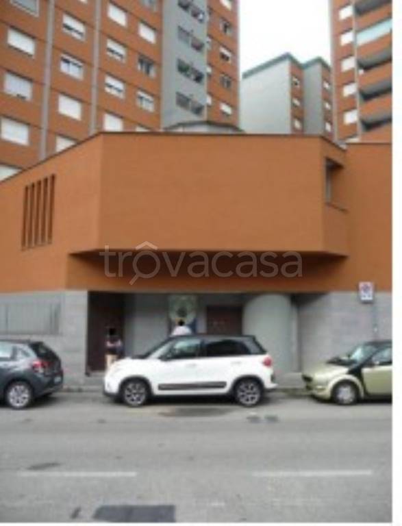 negozio in vendita a Cologno Monzese