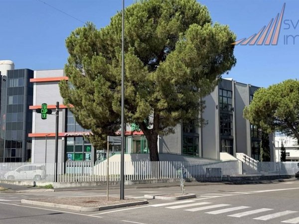 ufficio in vendita a Cologno Monzese in zona San Maurizio al Lambro