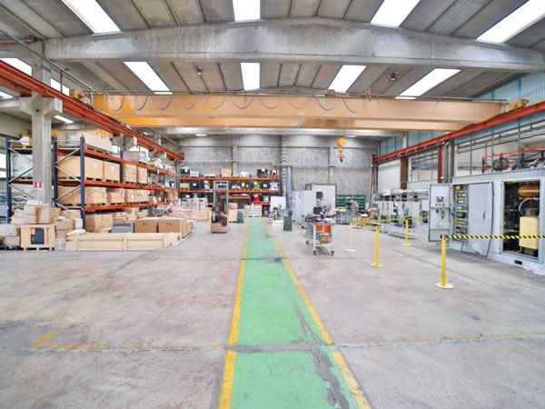 locale commerciale in vendita a Cologno Monzese