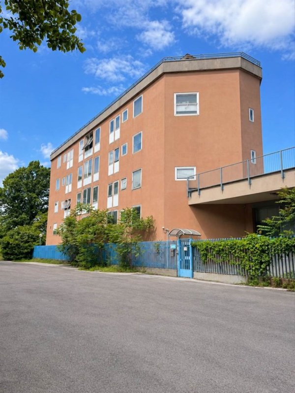 ufficio in vendita a Cologno Monzese in zona San Maurizio al Lambro