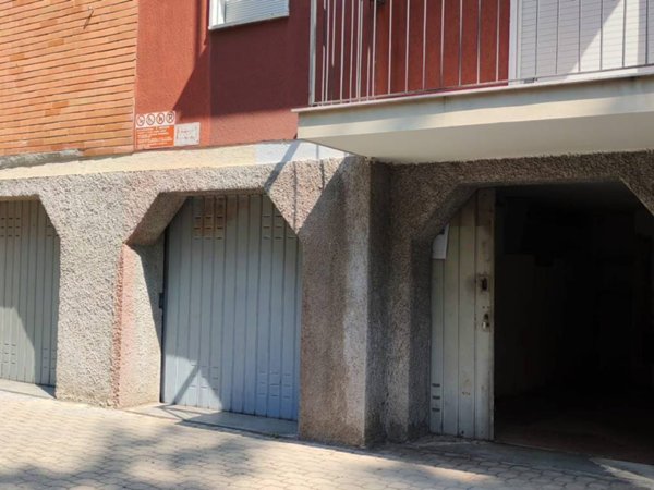 box auto in vendita a Cologno Monzese in zona San Maurizio al Lambro