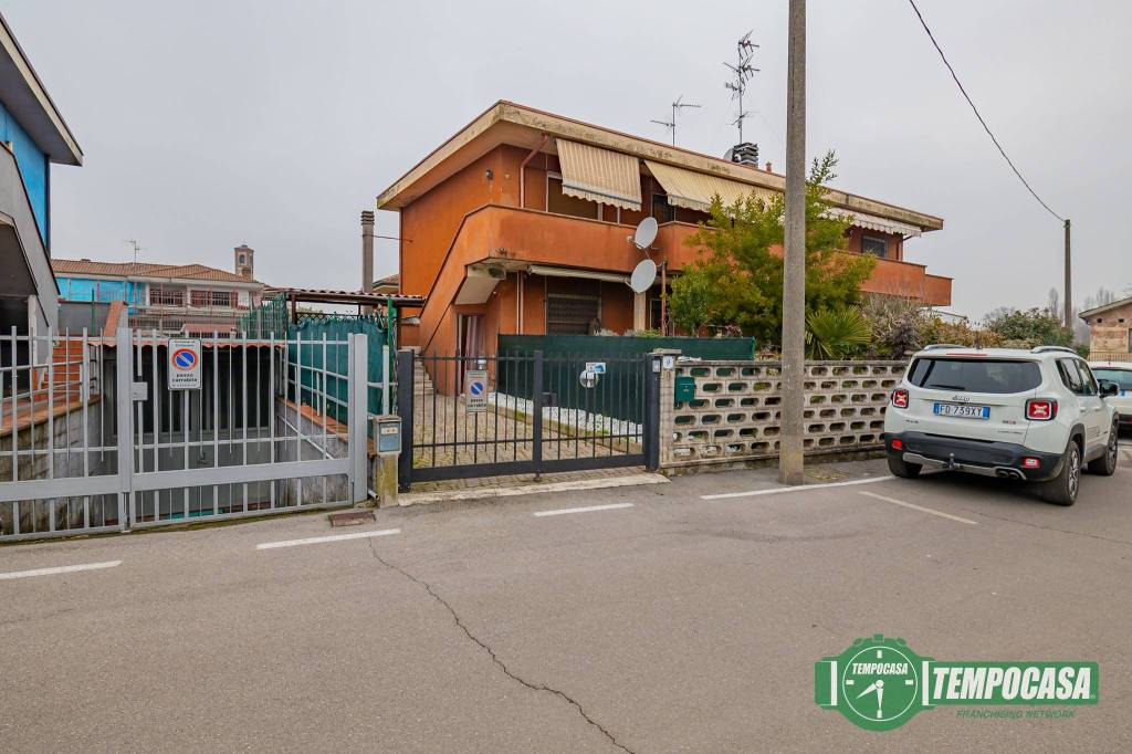 appartamento in vendita a Colturano in zona Balbiano