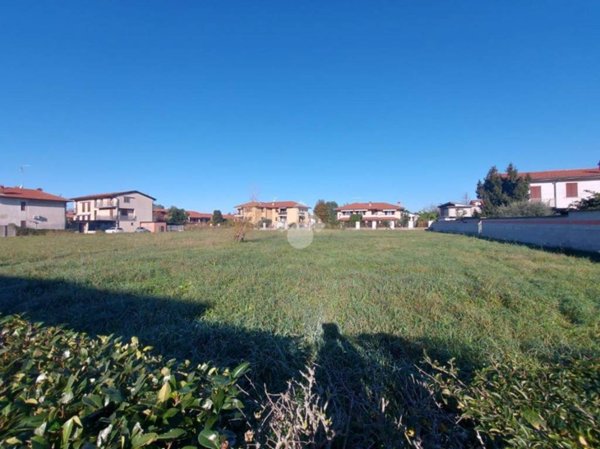 terreno edificabile in vendita a Corbetta in zona Battuello