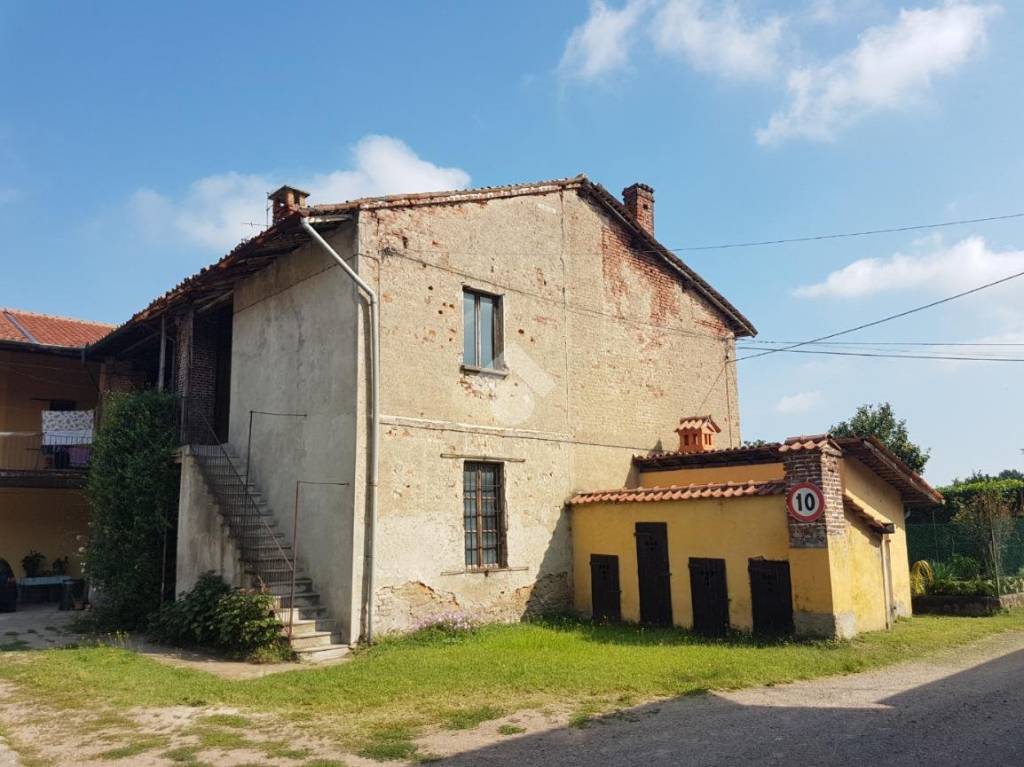 casa indipendente in vendita a Corbetta in zona Soriano