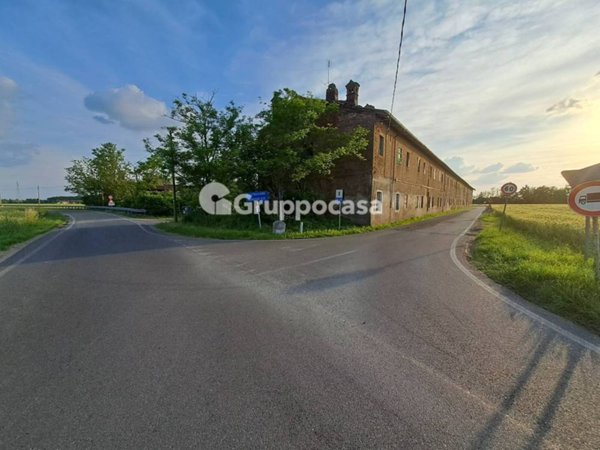 casale in vendita a Corbetta