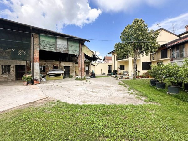 casa indipendente in vendita a Corbetta in zona Soriano