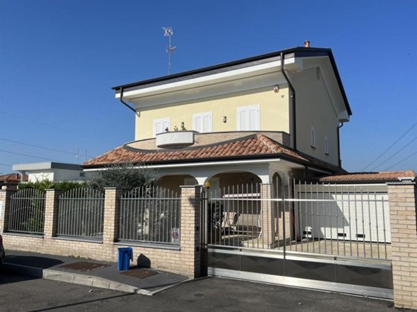 casa indipendente in vendita a Corbetta