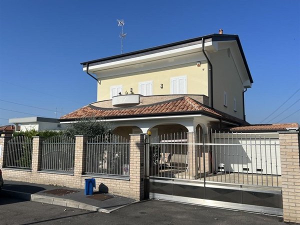 casa indipendente in vendita a Corbetta