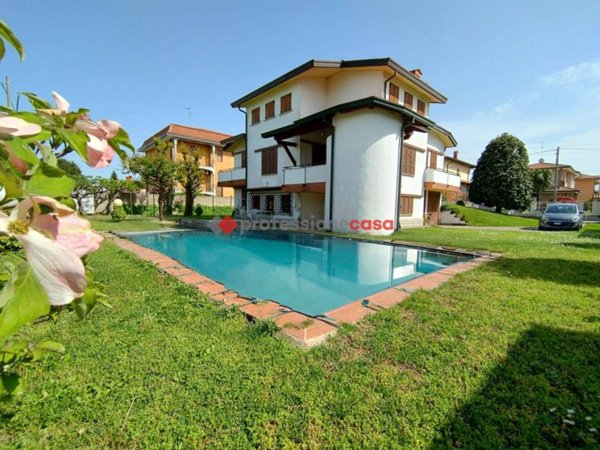 casa indipendente in vendita a Corbetta
