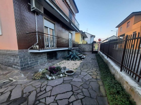 casa indipendente in vendita a Corbetta in zona Soriano