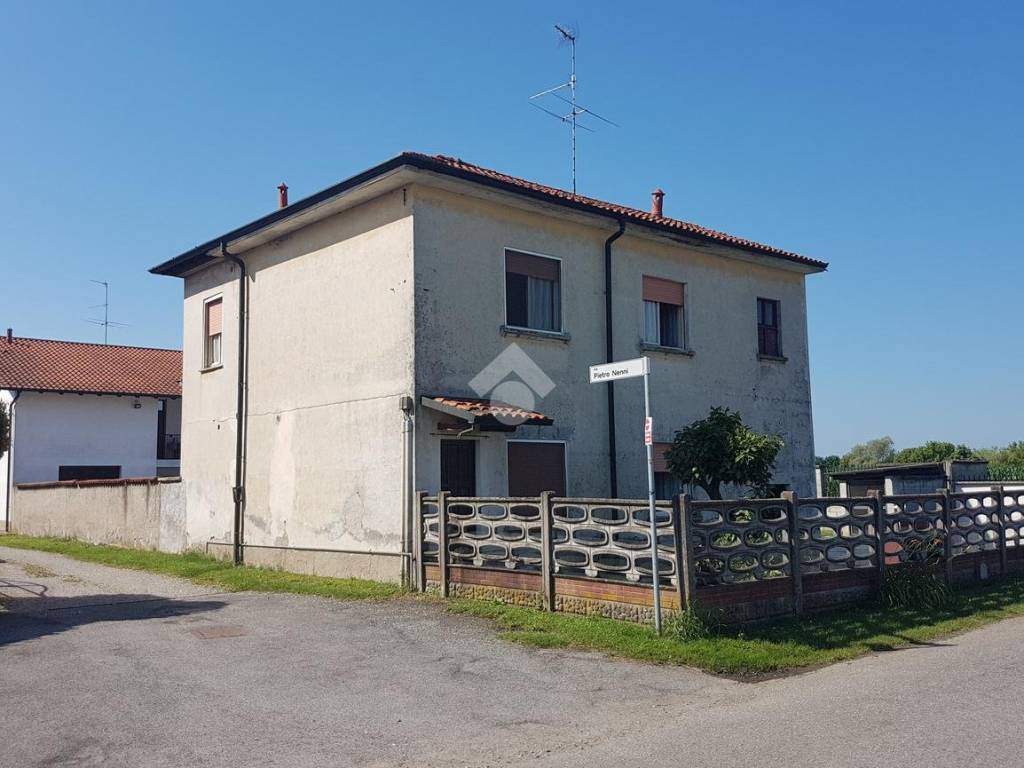 casa indipendente in vendita a Corbetta in zona Soriano